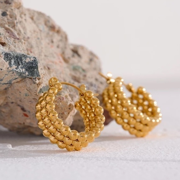 𝅺NEW 18k Gold Plated Triple Hoop Huggie Earrings - Picture 2 of 10